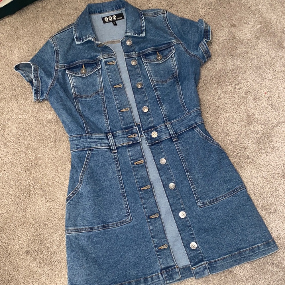 Perfect condition. Fits size 2-4